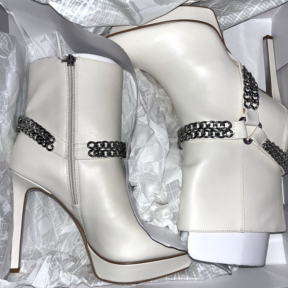 Brand new never worn JLO PLATFORM Boots